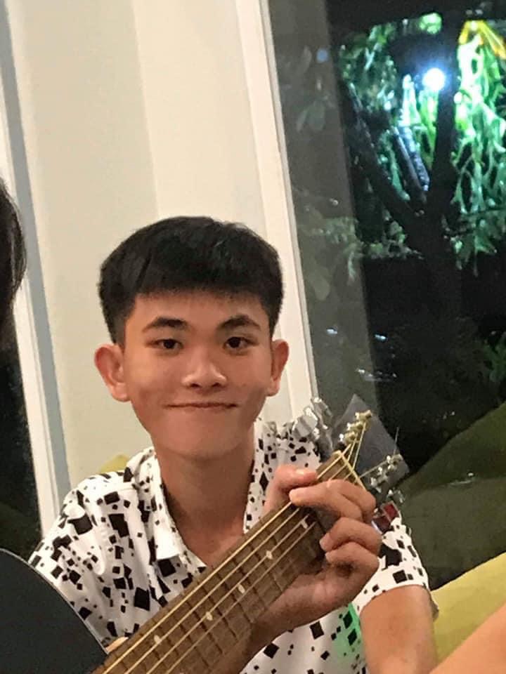 thay mặt Nhật Khang